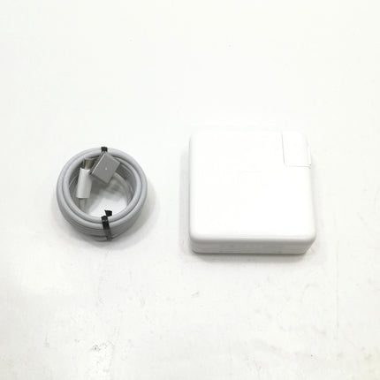 MacBook Pro M1 Pro / 14インチ / 2021 / 32GB / 512GB / シルバー / ランク:B / MKGR3J/A / 【中古品管理番号:37792】