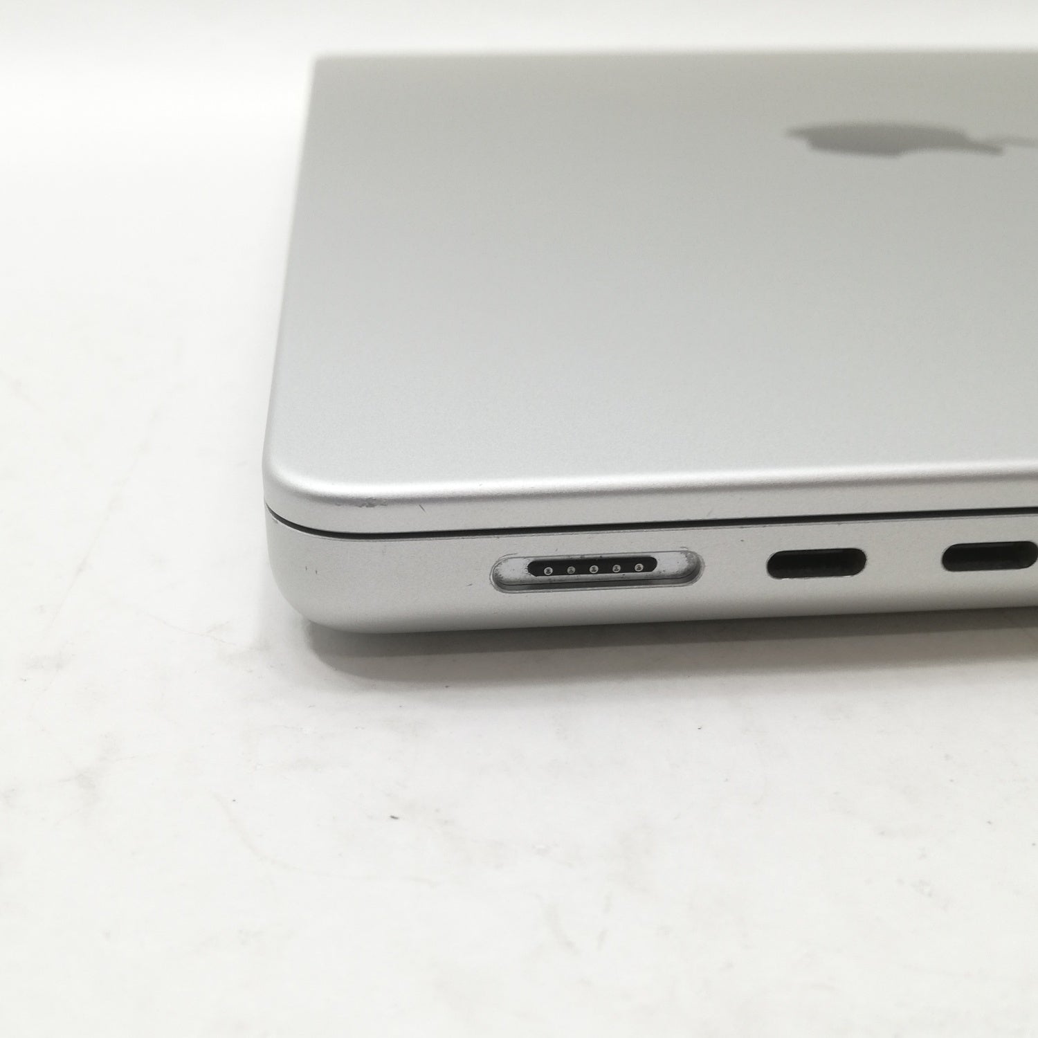 MacBook 中古 販売】MacBook Pro M1 Pro / 14インチ / 2021 / 16GB