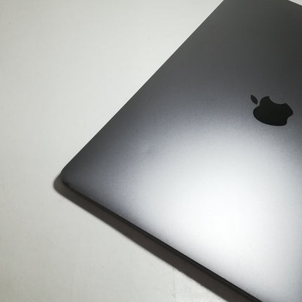 MacBook Air M1 / 13インチ / Mid2020 / 8GB / 256GB / スペースグレイ / ランク:C / MGN63J/A / 【中古品管理番号:37862】