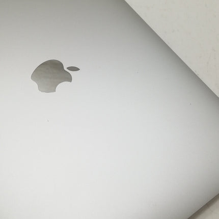 MacBook Air M1 / 13インチ / Mid2020 / 8GB / 256GB / シルバー / ランク:C / MGN93J/A / 【中古品管理番号:38048】