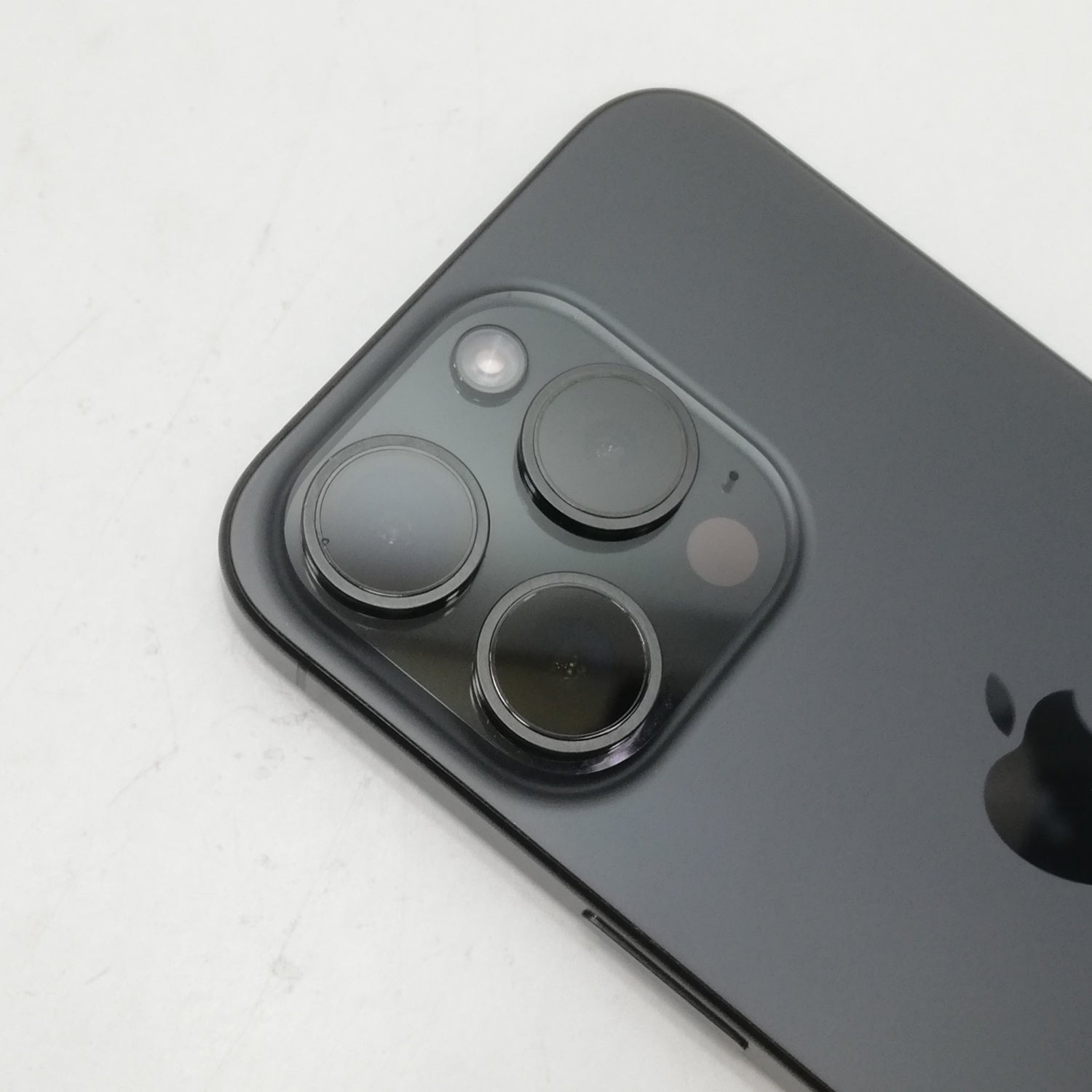 iPhone 中古 販売】iPhone 15 Pro / 2023 / 128GB / ブラック