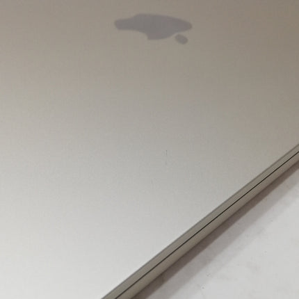 MacBook Air M2 / 13インチ / 2022 / 8GB / 512GB / スターライト / ランク:C / MLY23J/A / 【中古品管理番号:38069】