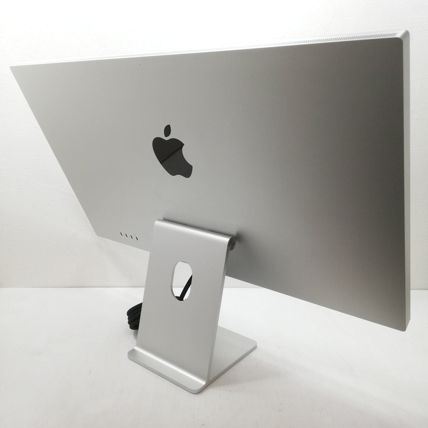 Studio 中古 販売】Studio Display 標準ガラス - 傾きを調整できる