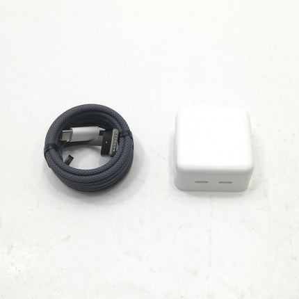 MacBook Air M2 / 15インチ / 2023 / 8GB / 256GB / ミッドナイト / ランク:C / MQKW3J/A / 【中古品管理番号:38143】