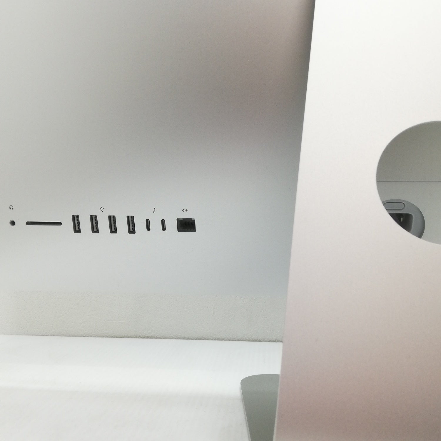 iMac 中古 販売】iMac Retina 5K / 27インチ / 2017 / 40GB / 512GB