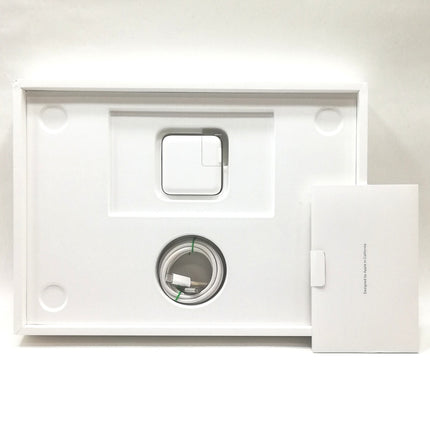 MacBook Air M4 / 13インチ / 2025 / 16GB / 256GB / スターライト / ランク:A / MW0Y3J/A / 【中古品管理番号:38231】