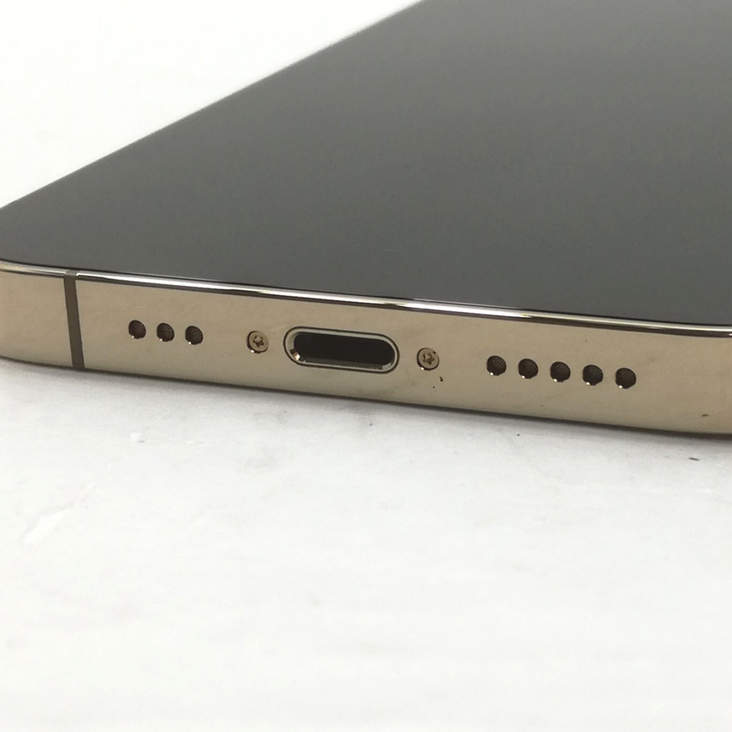 iPhone 中古 販売】iPhone 13 Pro / 2021 / 128GB / ゴールド / docomo