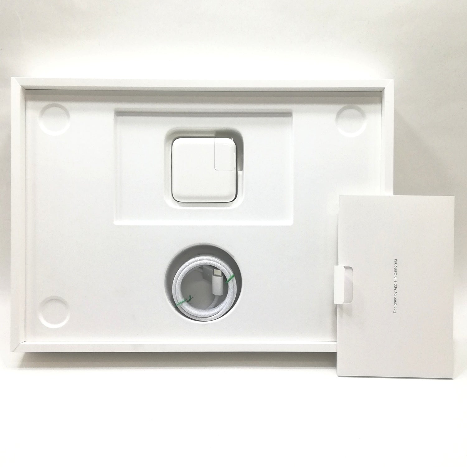 MacBook 中古 販売】MacBook Air M4 / 13インチ / 2025 / 16GB / 256GB