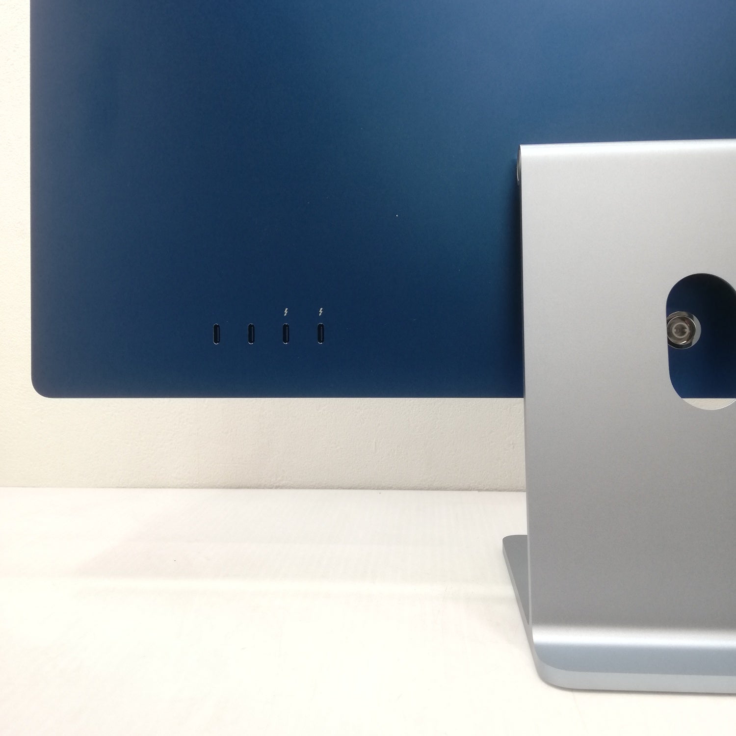 iMac 中古 販売】iMac M3 / 24インチ / 2023 / 8GB / 256GB / ブルー