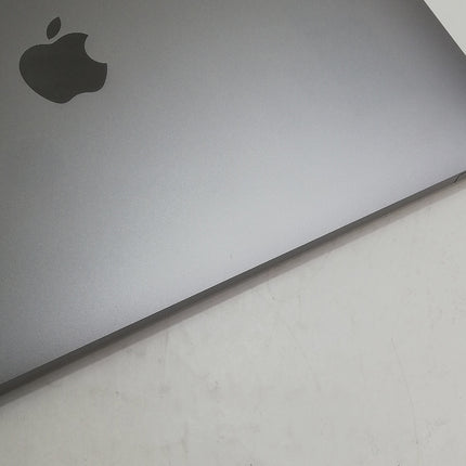 MacBook Air M1 / 13インチ / Mid2020 / 8GB / 256GB / スペースグレイ / ランク:B / MGN63J/A / 【中古品管理番号:38652】