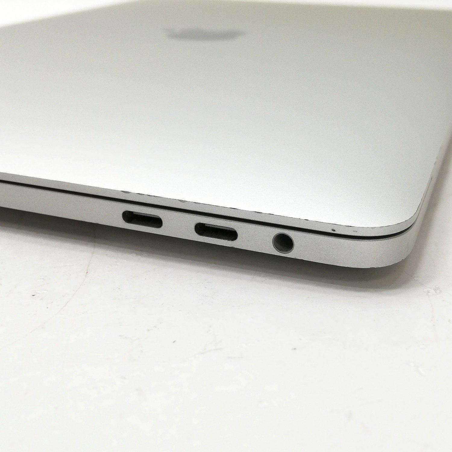 MacBook 中古 販売】MacBook Pro Touch Bar / 13インチ / Late 2016