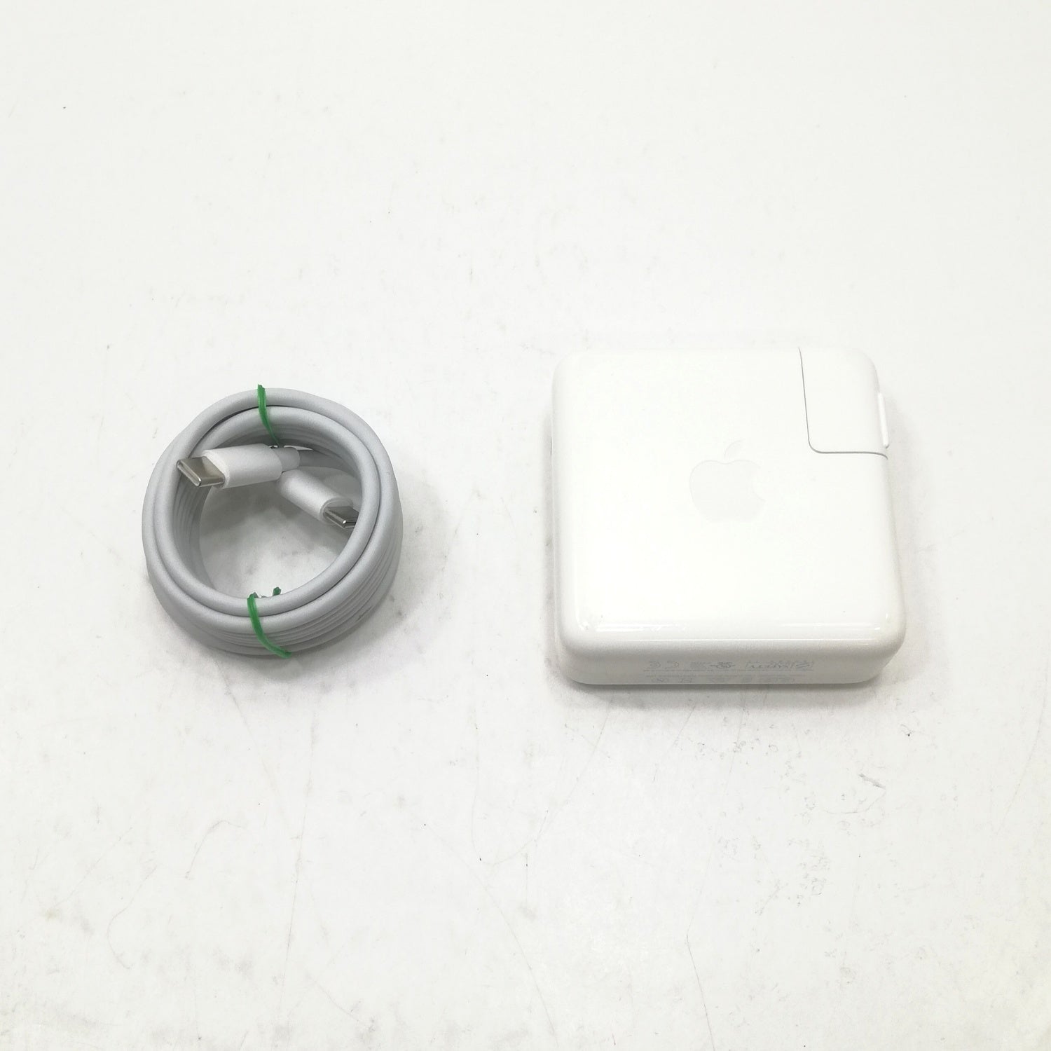 MacBook 中古 販売】MacBook Pro Touch Bar / 13インチ / Late 2016