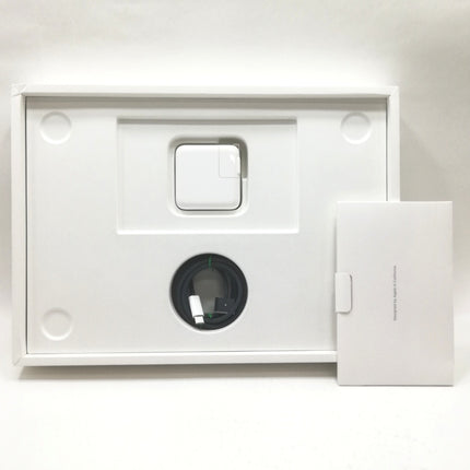 MacBook Air M4 / 13インチ / 2025 / 16GB / 256GB / ミッドナイト / ランク:A / MW123J/A / 【中古品管理番号:38709】