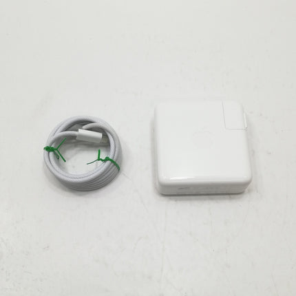 MacBook Pro M1 Pro / 14インチ / 2021 / 16GB / 512GB / シルバー / ランク:B / MKGR3J/A / 【中古品管理番号:38733】