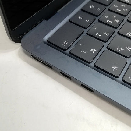 MacBook Air M2 / 13インチ / 2022 / 8GB / 256GB / ミッドナイト / ランク:B / MLY33J/A / 【中古品管理番号:38777】