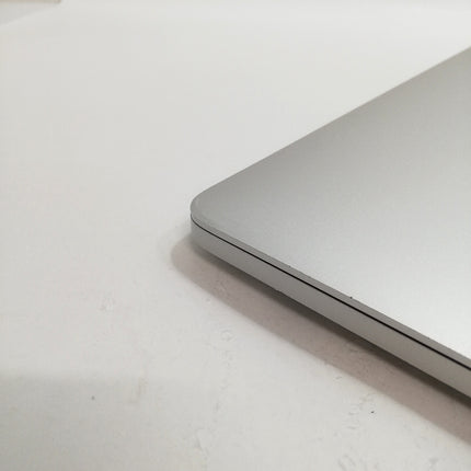 MacBook Pro Touch Bar / 16インチ / 2019 / 64GB / 1TB / シルバー / ランク:C / MVVM2J/A / 【中古品管理番号:38827】