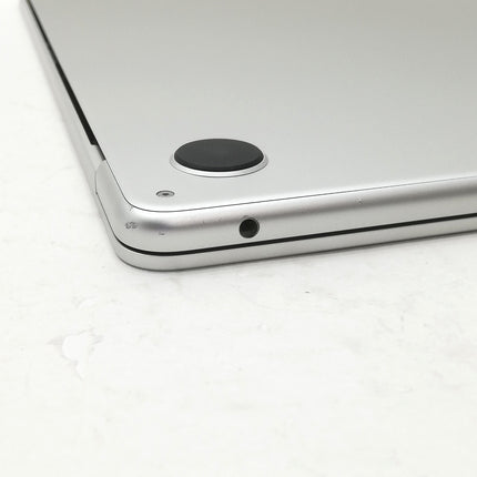 MacBook Air M2 / 13インチ / 2022 / 8GB / 512GB / シルバー / ランク:C / MLY03J/A / 【中古品管理番号:38876】