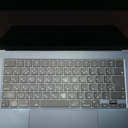 MacBook Air M2 / 15インチ / 2023 / 8GB / 256GB / ミッドナイト / ランク:B / MQKW3J/A / 【中古品管理番号:38900】