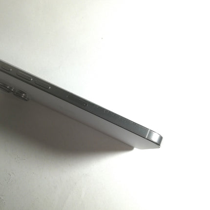 【決算特価！】iPhone 16 Pro Max / 2024 / 256GB / ホワイトチタニウム / 国内版SIMフリー / ランク:B / MYWH3J/A / A3295 【中古品管理番号:38975】