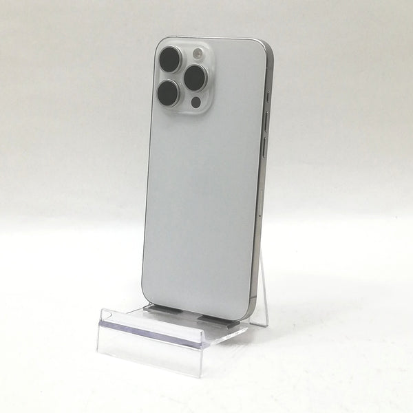 iPhone 15 Pro Max / 2023 / 256GB / ホワイトチタニウム / 国内版SIMフリー / ランク:C / MU6Q3J/A / A3105 【中古品管理番号:40471】