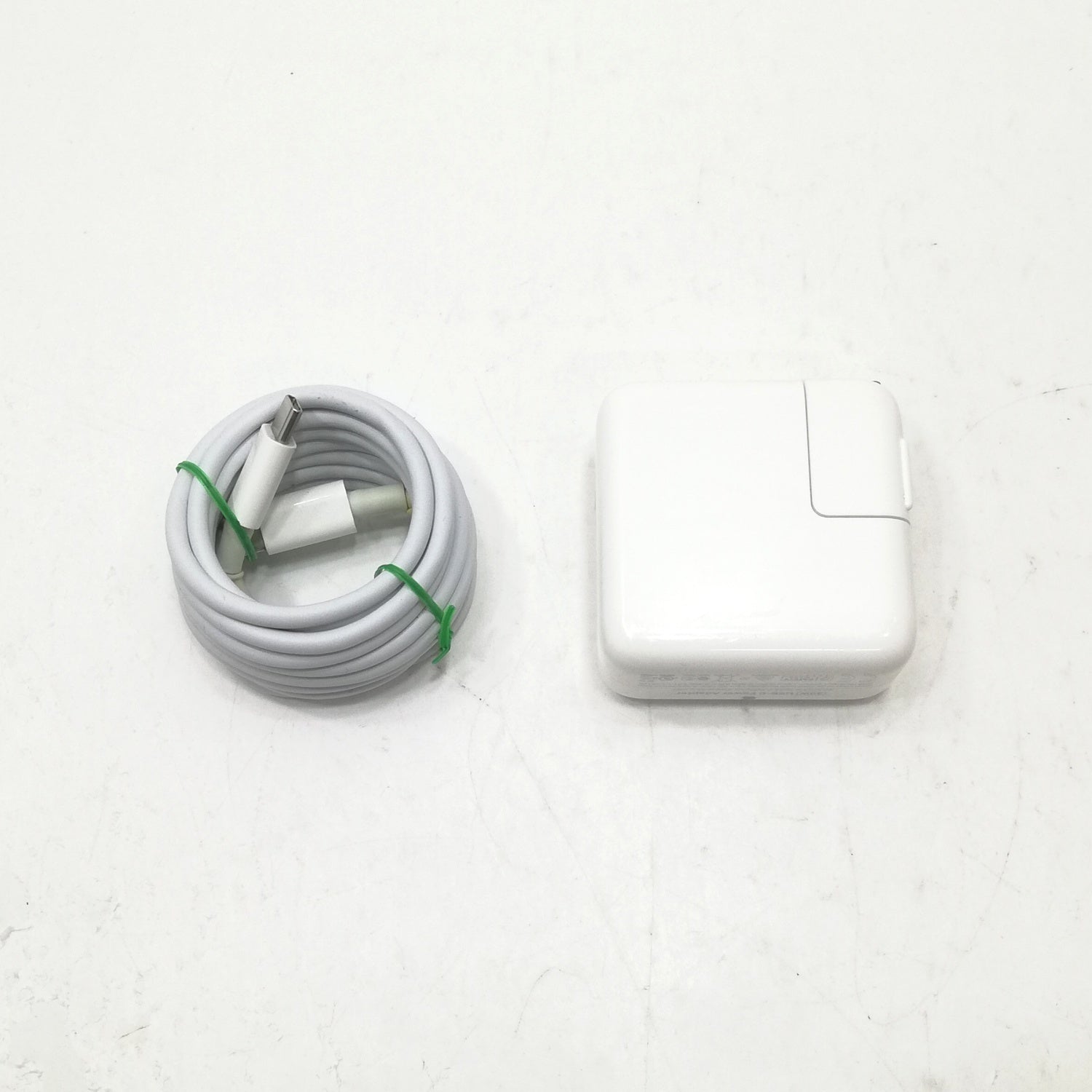 Apple MacBook シルバー 中古　充放電回数40回 MacBook 中古 販売】MacBook Air M1 / 13インチ / Mid2020 / 16GB