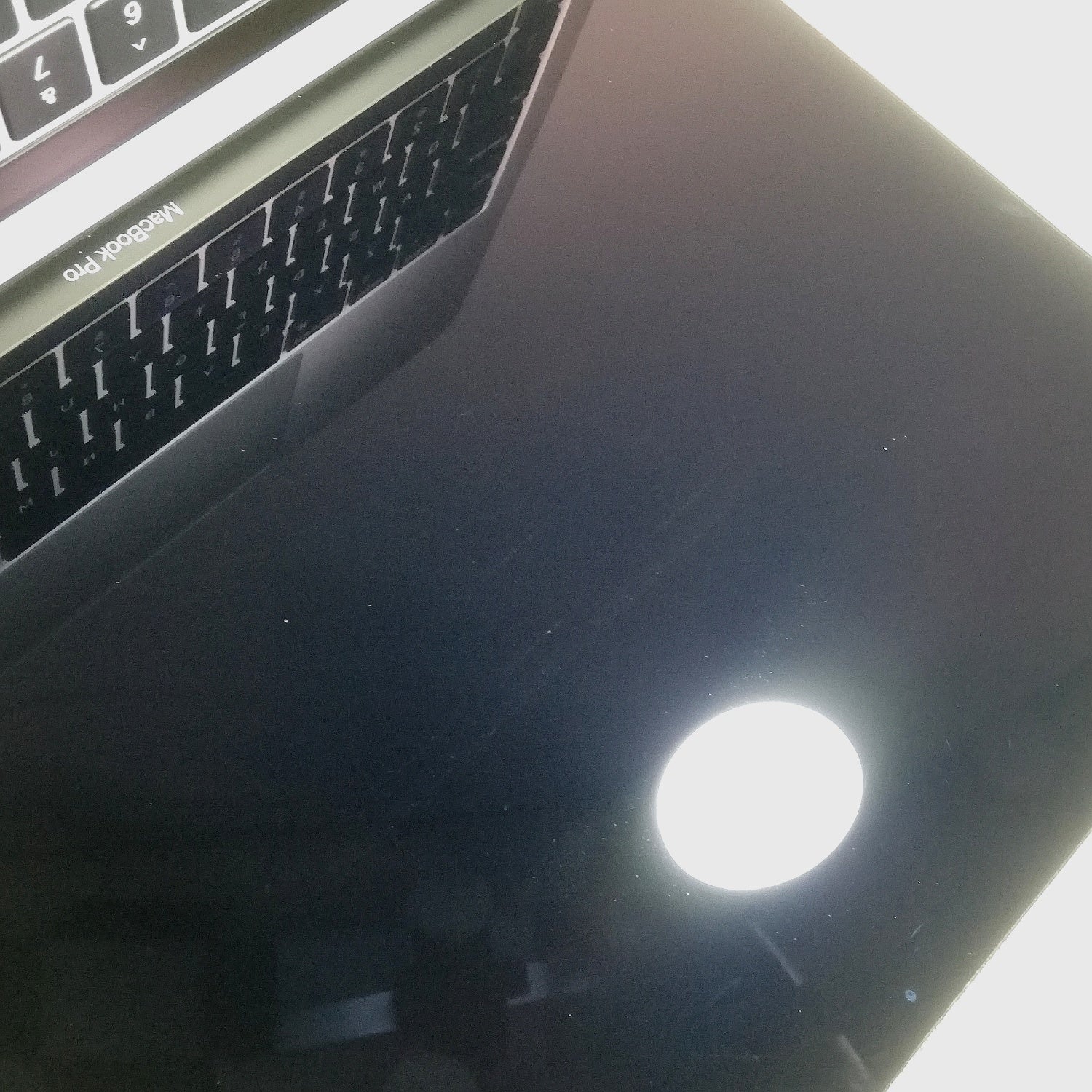 MacBook 中古 販売】MacBook Pro Touch Bar / 13インチ / 2020 / 16GB