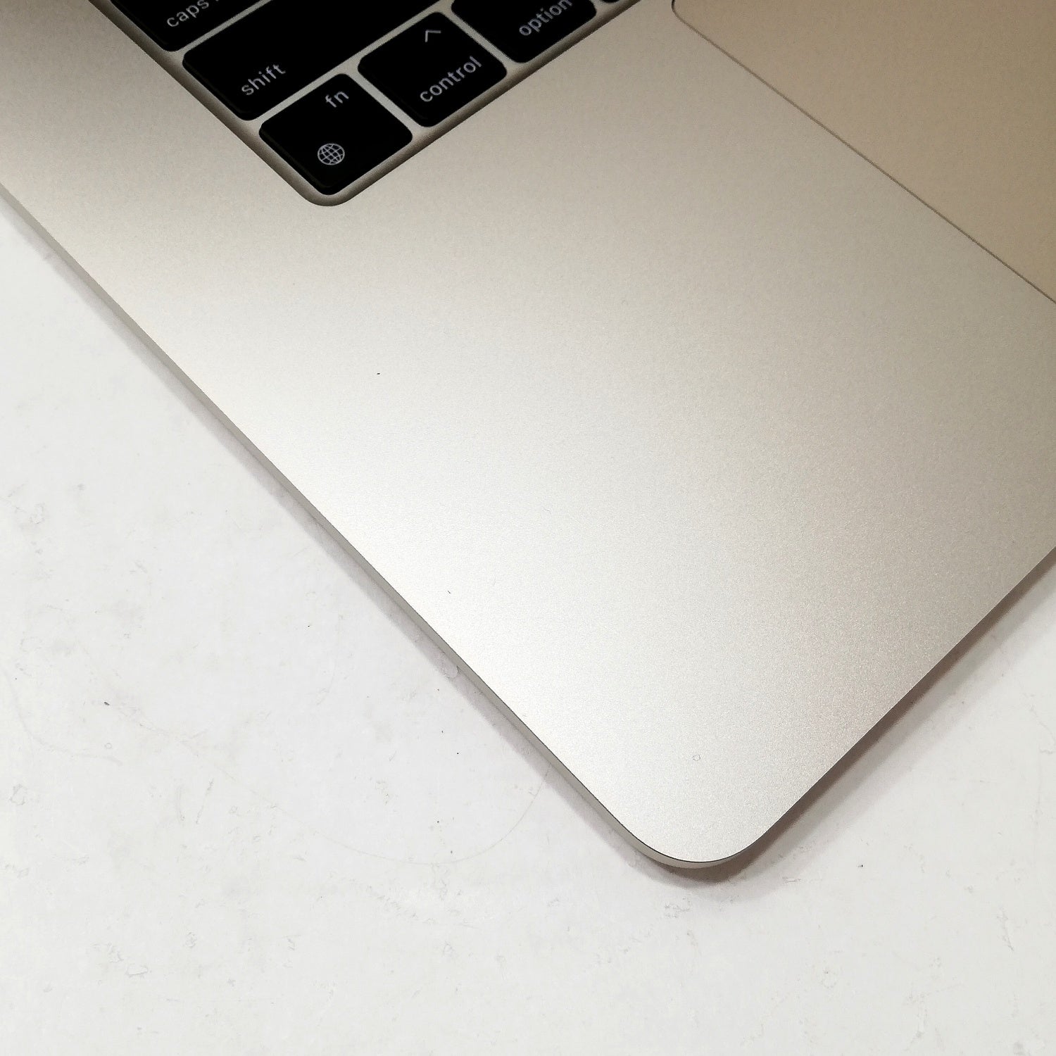 MacBook 中古 販売】MacBook Air M3 / 15インチ / 2024 / 16GB / 256GB
