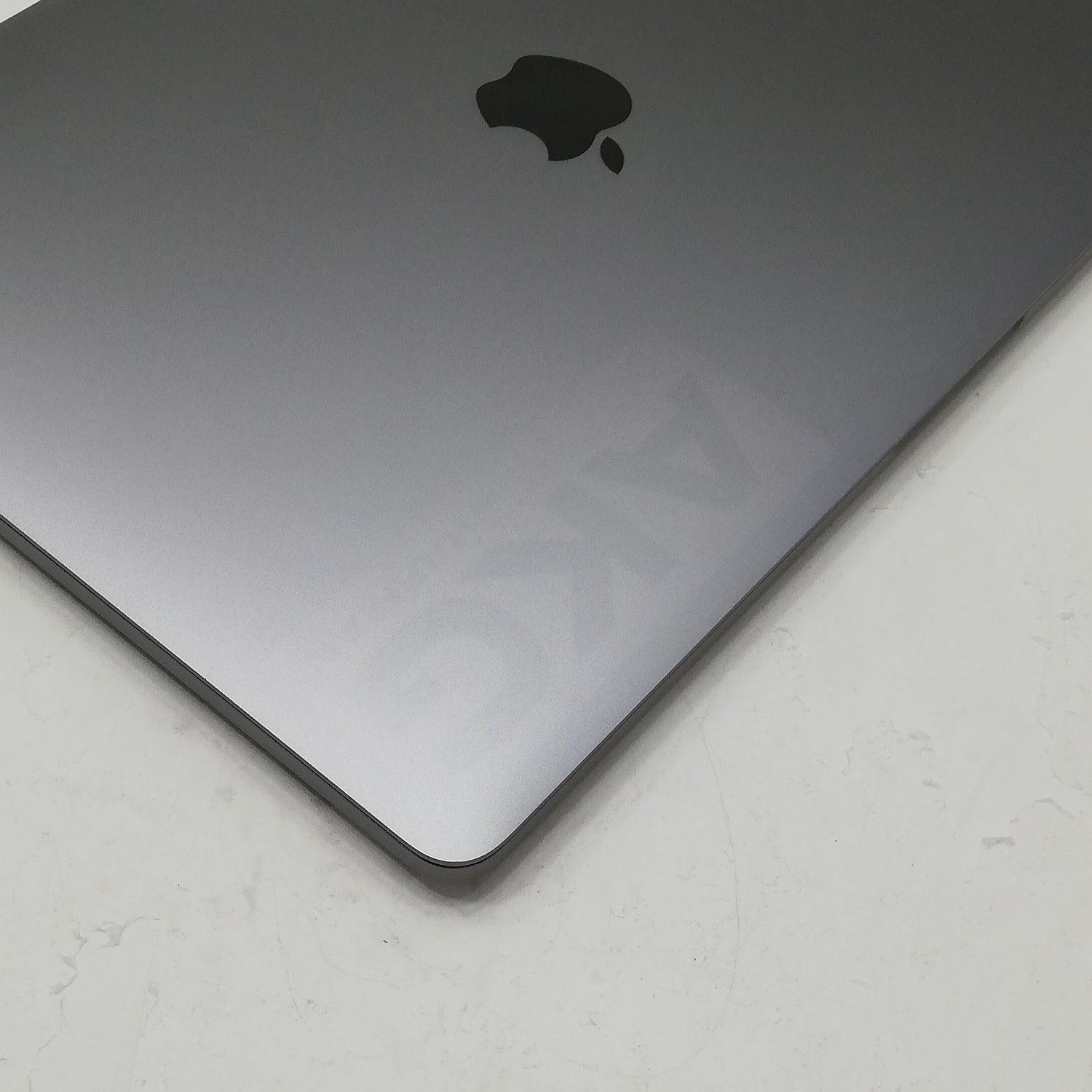 MacBook 中古 販売】MacBook Pro Touch Bar / 13インチ / 2018 / 8GB