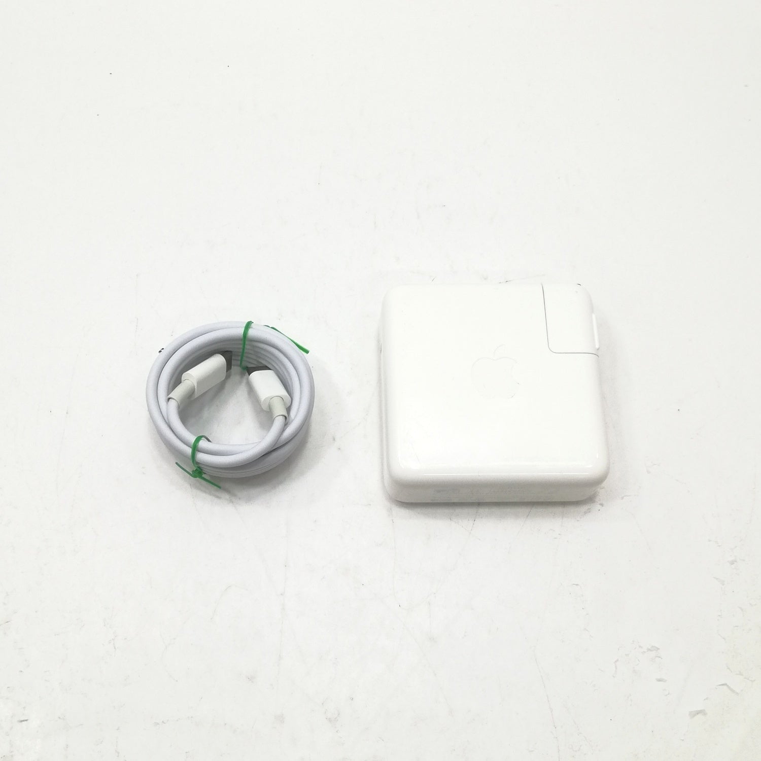 MacBook 中古 販売】MacBook Pro Touch Bar / 13インチ / 2018 / 8GB