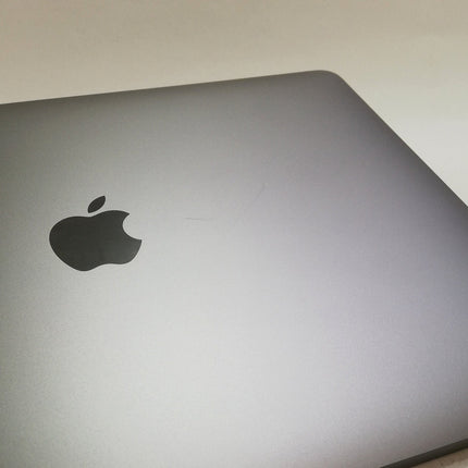 MacBook Air M1 / 13インチ / Mid2020 / 8GB / 256GB / スペースグレイ / ランク:B / MGN63J/A / 【中古品管理番号:40815】
