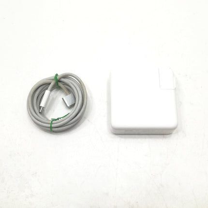 MacBook Pro M1 Pro / 14インチ / 2021 / 16GB / 512GB / シルバー / ランク:C / MKGR3J/A / 【中古品管理番号:40817】