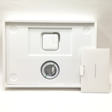 MacBook Air M2 / 13インチ / 2022 / 8GB / 256GB / シルバー / ランク:A / MLXY3J/A / 【中古品管理番号:40875】