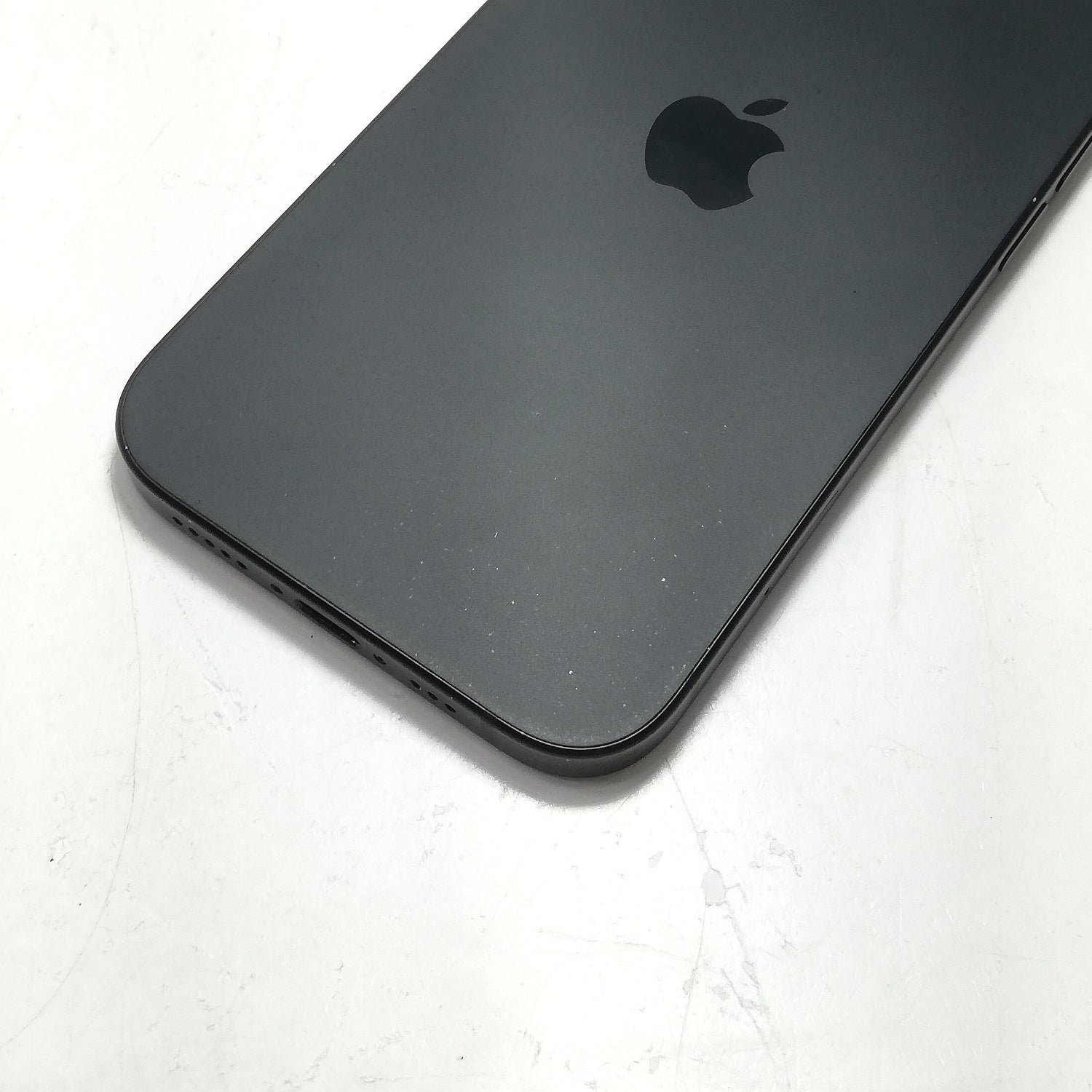 iPhone 中古 販売】iPhone 15 / 2023 / 128GB / ブラック / docomo版