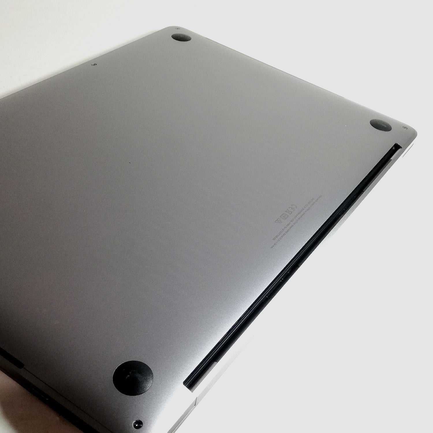 MacBook 中古 販売】MacBook Pro Touch Bar / 13インチ / 2019 / 16GB