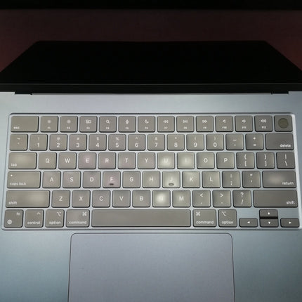 MacBook Air M2 / 15インチ / 2023 / 24GB / 512GB / ミッドナイト / ランク:C / MQKX3J/A / 【中古品管理番号:41006】