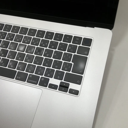 MacBook Air M2 / 15インチ / 2023 / 8GB / 256GB / シルバー / ランク:C / MQKR3J/A / 【中古品管理番号:41038】