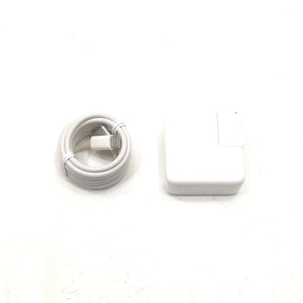 MacBook Air M2 / 13インチ / 2022 / 8GB / 256GB / スターライト / ランク:B / MLY13J/A / 【中古品管理番号:41113】