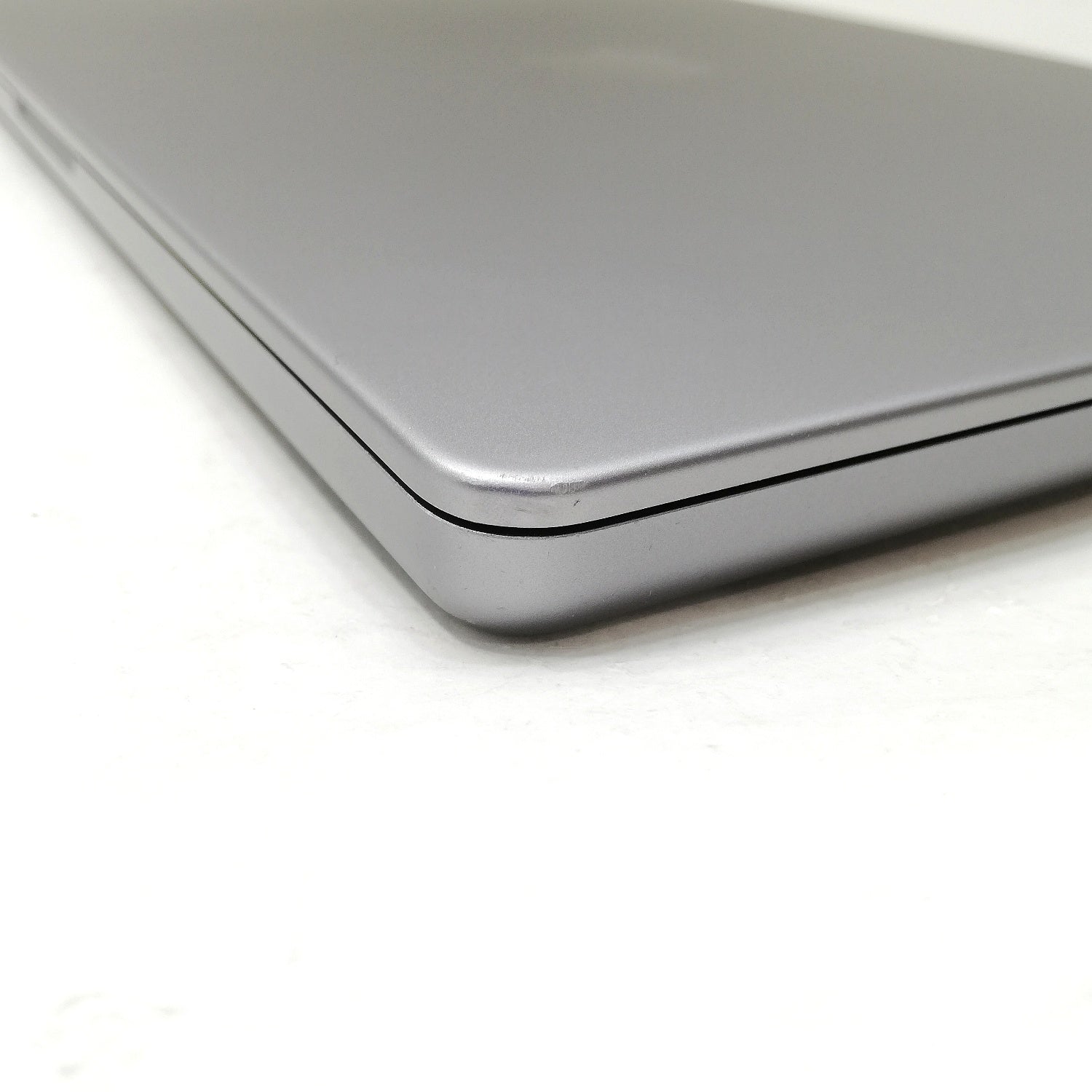 300円スタートMacBook Pro M1 シルバー MacBook 中古 販売】MacBook Pro M1 Pro / 14インチ / 2021 / 16GB
