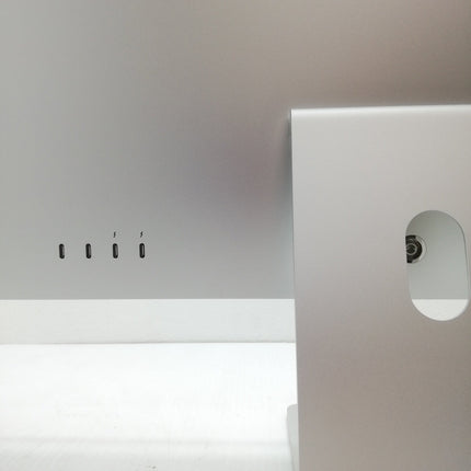 iMac 24-inch, 2023, Four ports / 24インチ / M3 8コアCPU10コアGPU 8GBメモリ 256GB SSD / 24GB / 1TB / シルバー / ランク:C / MQRJ3J/A / 【中古品管理番号:41122】