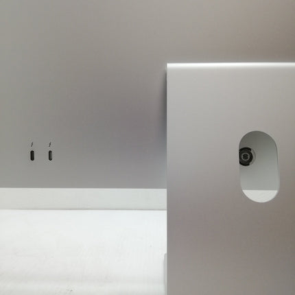 iMac M1 / 24インチ / Mid 2021 / 8GB / 256GB / シルバー / ランク:C / MGTF3J/A / 【中古品管理番号:41124】