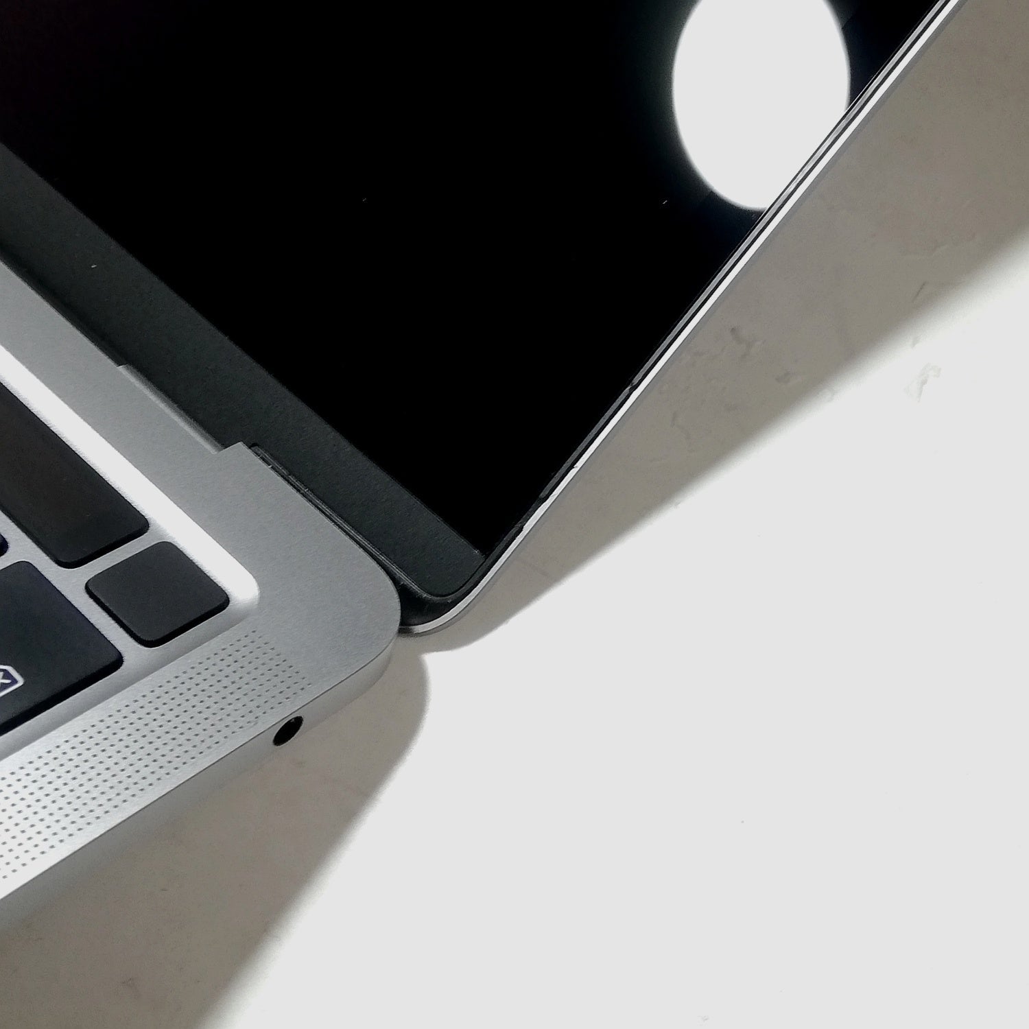 MacBook 中古 販売】MacBook Pro Touch Bar / 13インチ / 2020 / 8GB