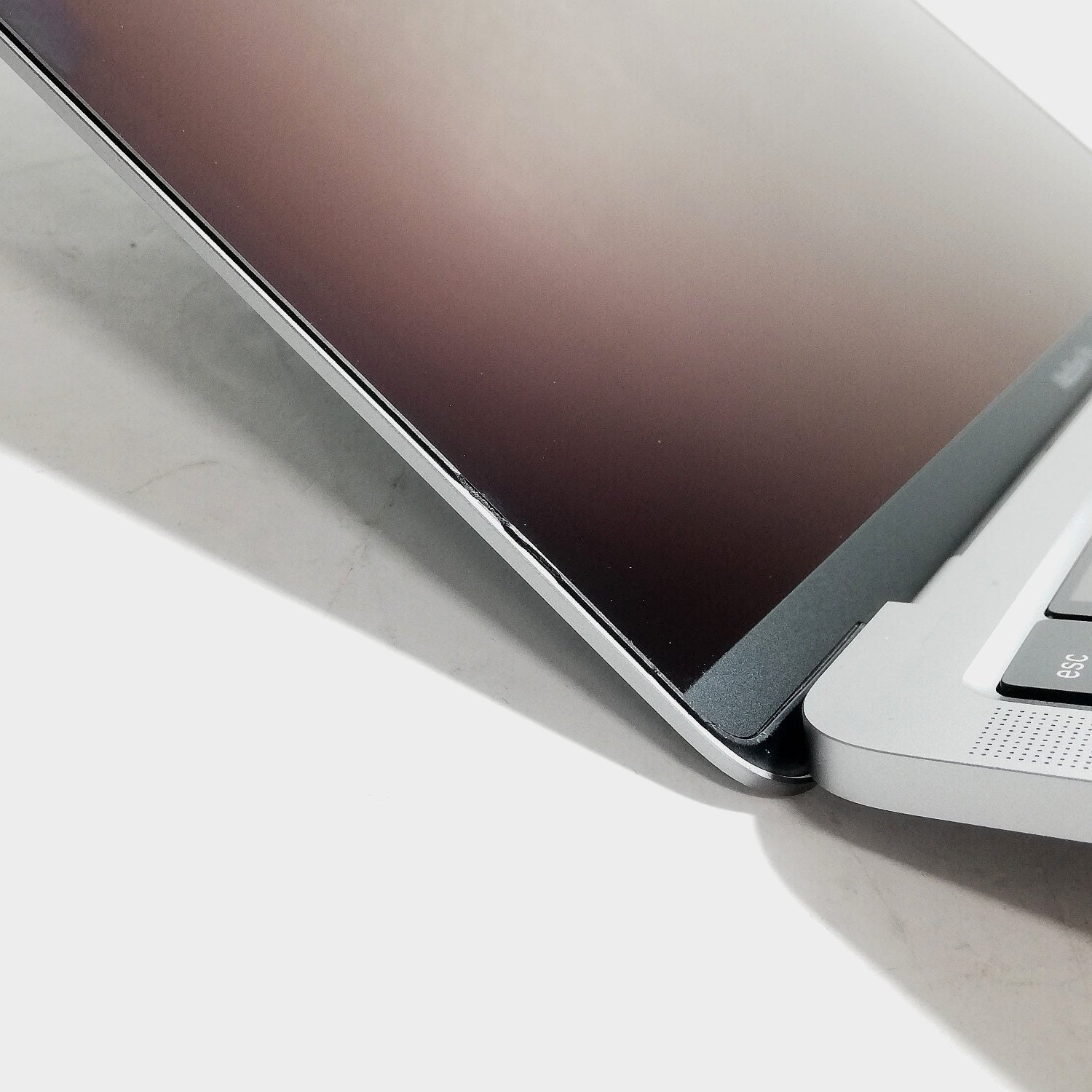 MacBook 中古 販売】MacBook Pro Touch Bar / 13インチ / 2020 / 8GB