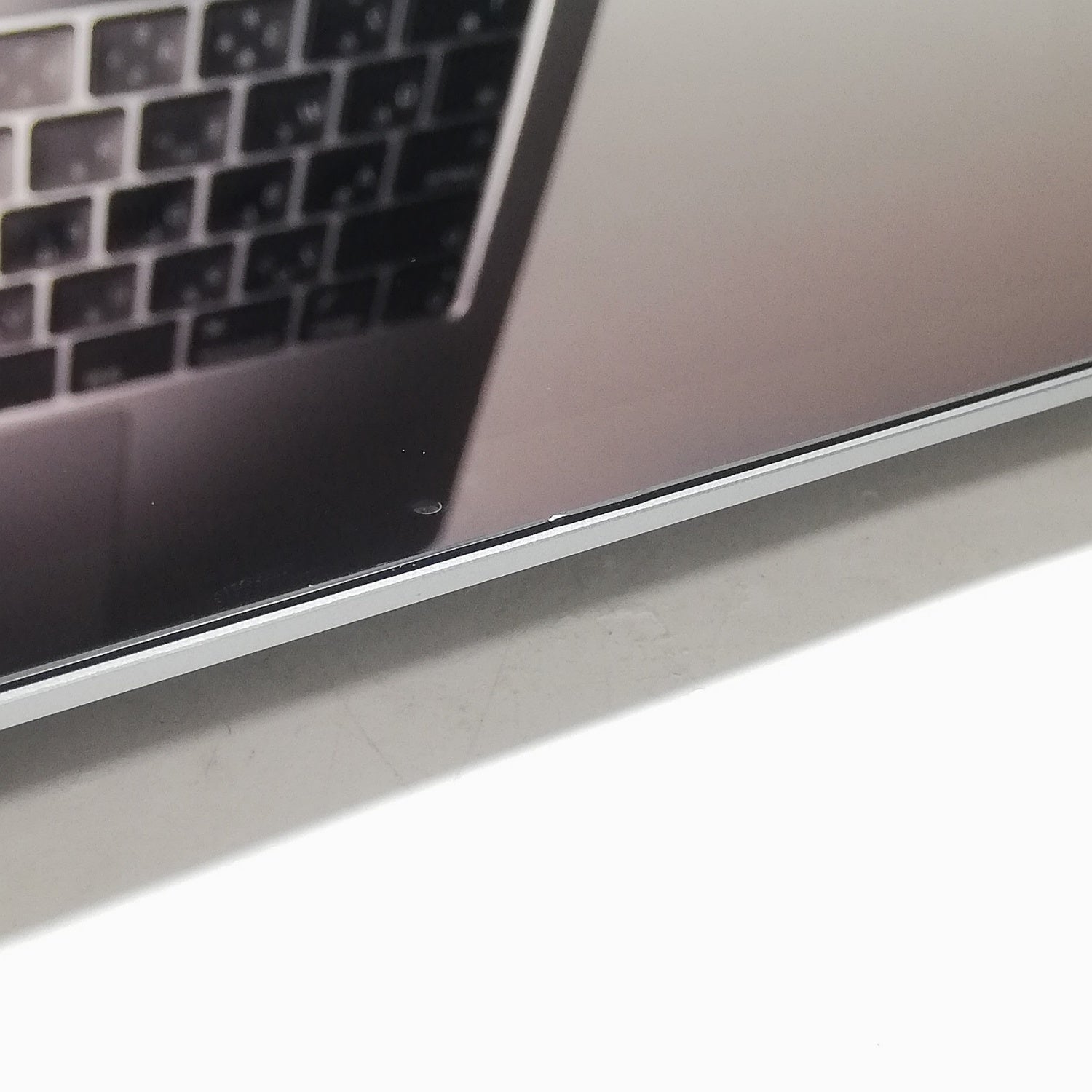 MacBook 中古 販売】MacBook Pro Touch Bar / 13インチ / 2020 / 8GB