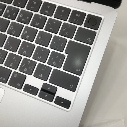 MacBook Air M2 / 13インチ / 2022 / 8GB / 256GB / シルバー / ランク:B / MLXY3J/A / 【中古品管理番号:41140】