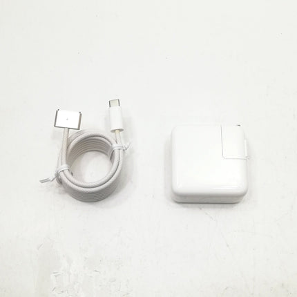 MacBook Air M2 / 13インチ / 2022(2024) / 16GB / 256GB / スターライト / ランク:B / MC7W4J/A / 【中古品管理番号:41250】