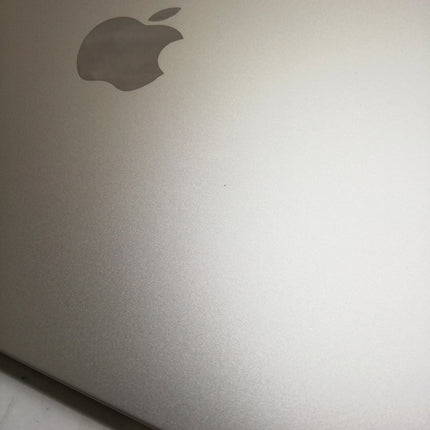 MacBook Air M2 / 13インチ / 2022(2024) / 16GB / 256GB / スターライト / ランク:A / MC7W4J/A / 【中古品管理番号:41318】