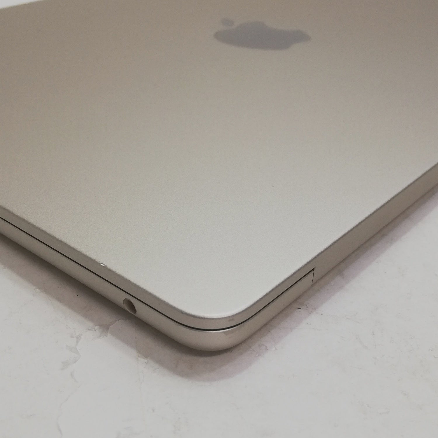 MacBookAir MLY13J/A M2 スターライト 放充電14回　美品 Apple MacBook Air Liquid Retinaディスプレイ 13.6 MLY13J/A [スター