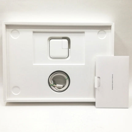 MacBook Air M2 / 13インチ / 2022 / 8GB / 256GB / スターライト / ランク:B / MLY13J/A / 【中古品管理番号:41340】