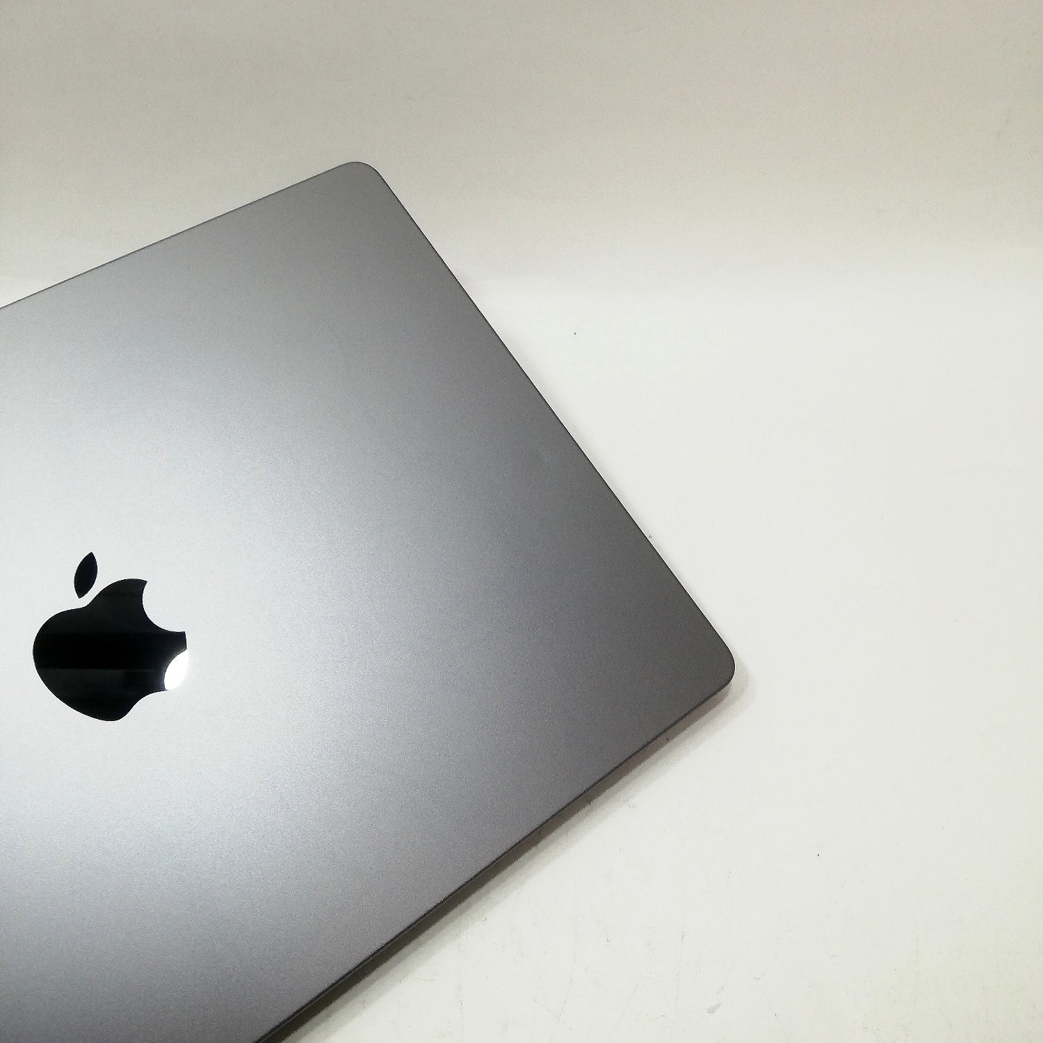 MacBook 中古 販売】MacBook Pro M3 / 14インチ / 2023 / 8GB / 512GB