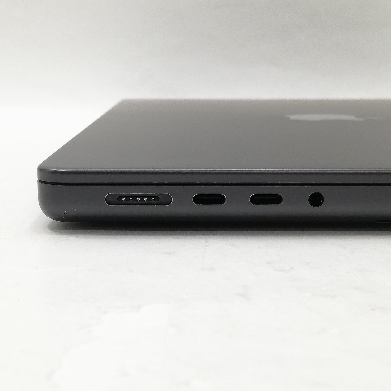 矢*印様 【美品】MacbookPro M3pro 18GB/1TB(最大容量1 MacBook 中古 販売】MacBook Pro M3Pro / 14インチ / 2023 / 18GB